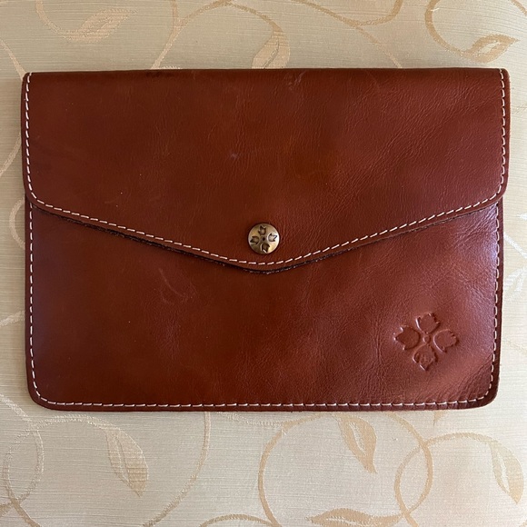 Patricia Nash clutch mint condition cognac color - Picture 3 of 3